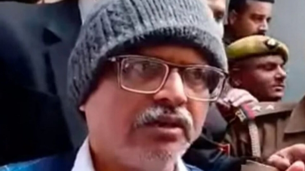 देवरिया जेल में पूर्व IPS अमिताभ ठाकुर को जान से मारने की धमकी, बैरक के पास मिले खत में लिखा था 